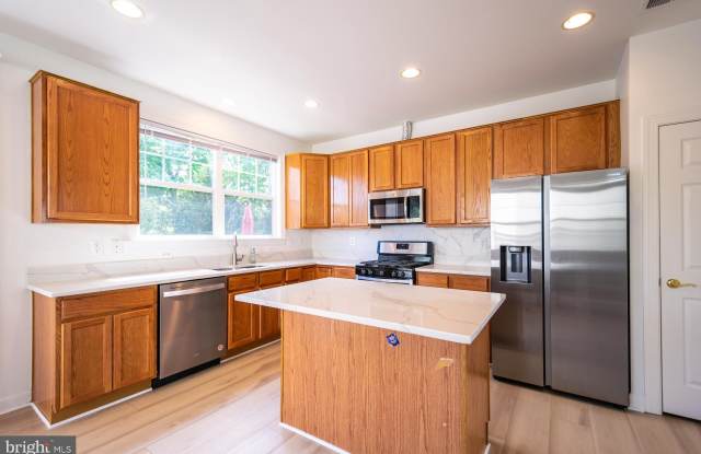 8199 GLADE BANK DRIVE