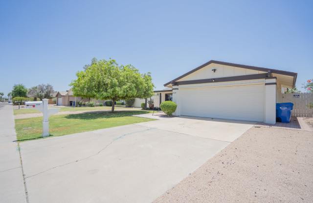 Photo of 2429 E DAHLIA DR