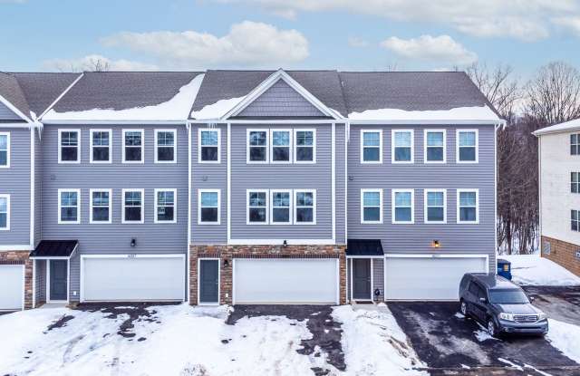 3 Bedroom End Unit Townhouses in Franklin Regional School District