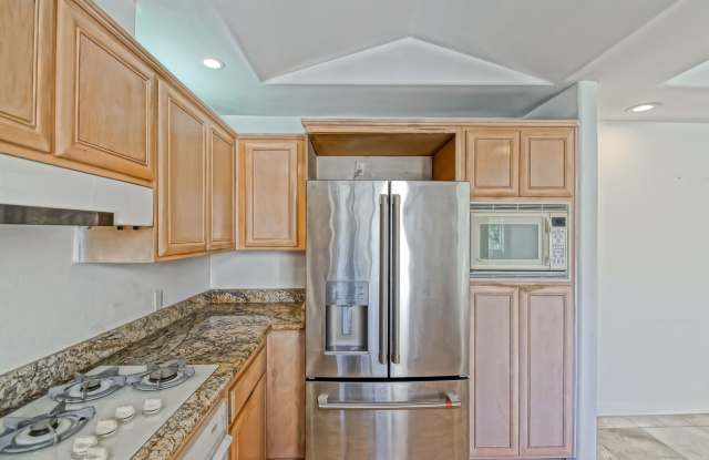 Remodeled Corner 3+2 Unit with Luxury Finishes Near Century City & Westwood