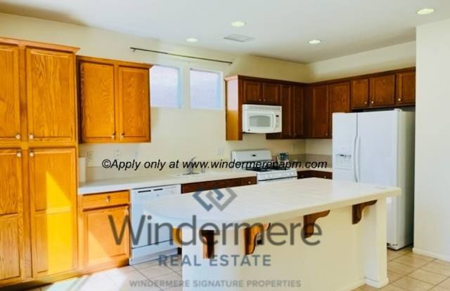 Spacious 3-bedroom with Updated Finishes and Prime Location!