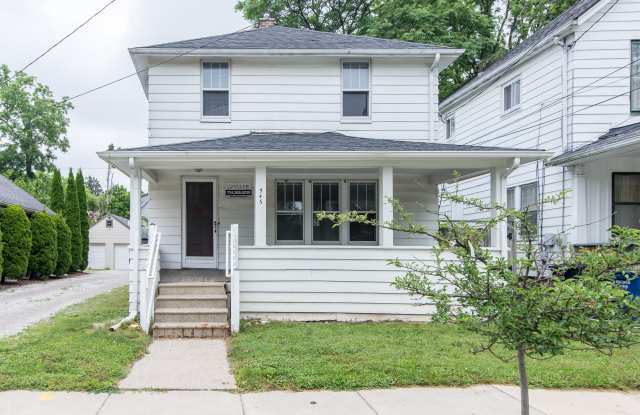 Photo of 945 Woodlawn Ave