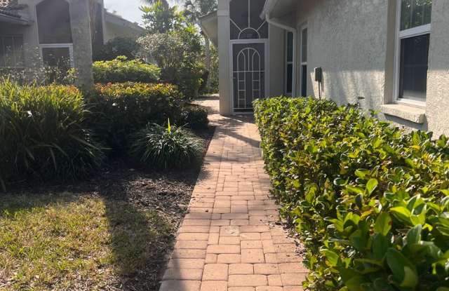 2bd/2ba/2 car garage in Venetia