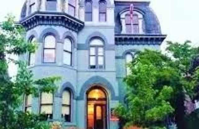 439 N DUKE ST unit: 4