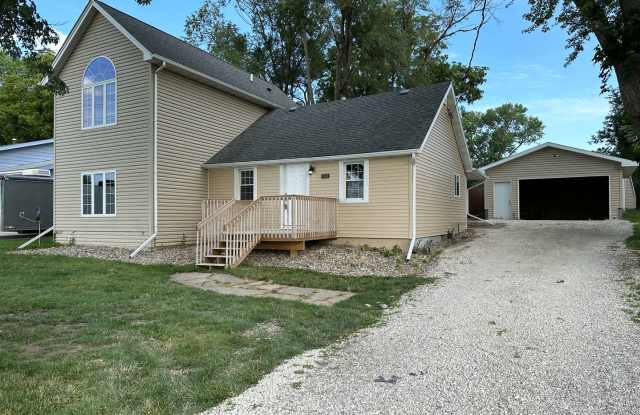 Huge 4 Bedroom 2 Bathroom 2 Stall Detached Garage - 4530 Northeast 38th Avenue, Polk County, IA 50317