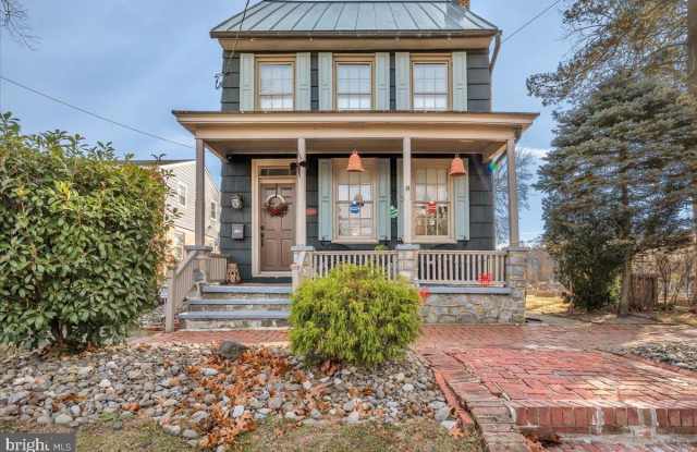 Photo of 406 KINGS Highway E