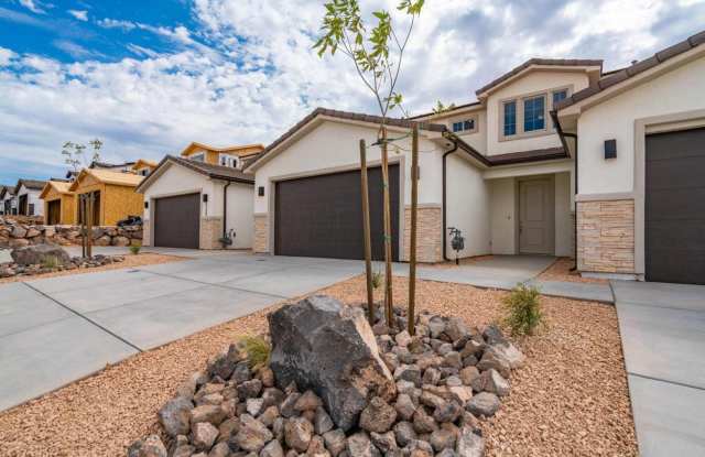 4 Br / 2.5 Bath Townhome, Like NEW!