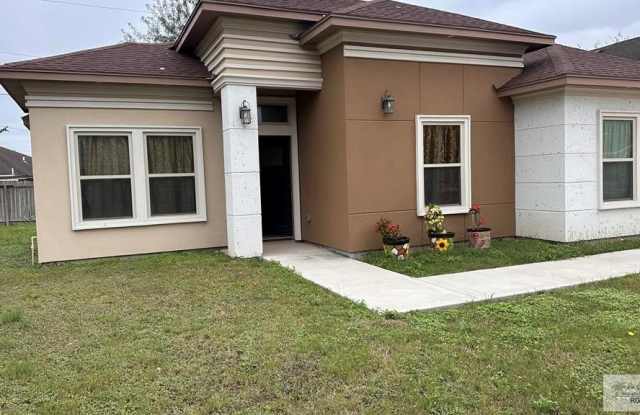 Photo of 2525 MAMIE DR