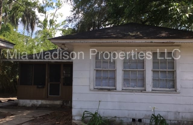 1315 East 38th Street - 1315 East 38th Street, Savannah, GA 31404