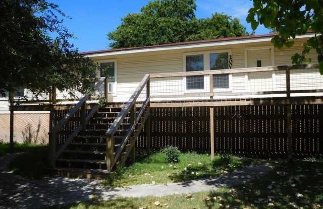 2001 Pecan St