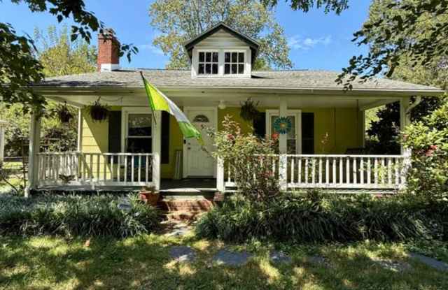 12 Forest Avenue