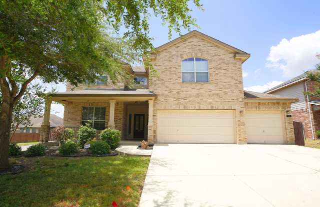 Spacious Home in Cibolo with 3 Car Garage! Realor Commission: $750
