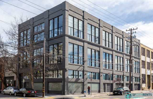 Mission District: Top Floor Loft w/ Roof Deck, Parking  W/D in unit