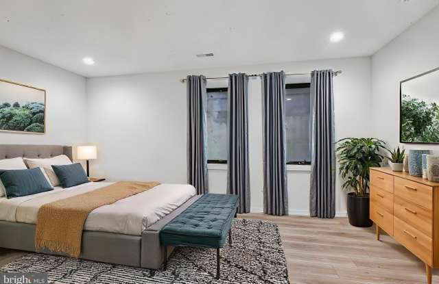 385 MARTIN Street unit: 1R