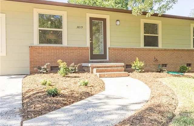 Room in 3 Bedroom Home at Langley Ave