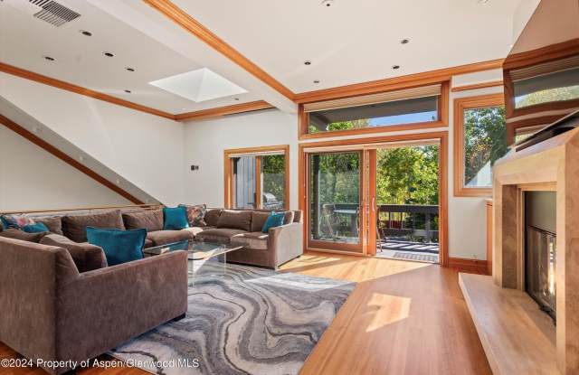 1085 Cemetery Lane unit: A