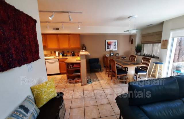 1075 W. Dead Wood Ct