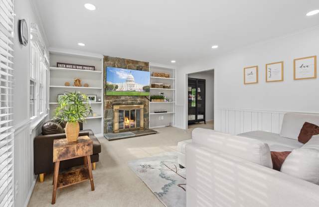 3607 Canoe Birch Ct