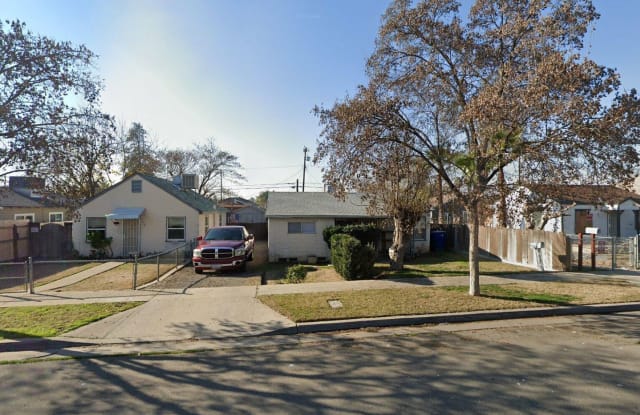 334 S Dearing Ave - 334 South Dearing Avenue, Fresno, CA 93702