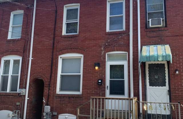 Available Now! Cozy 1-2 bedroom house with den, attic and fenced yard- York City SD
