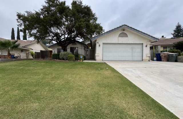 Photo of NE Bakersfield home with a sunroom!