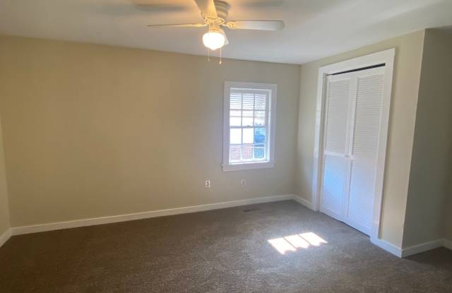 2827 North Walnut Street