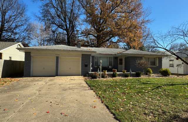 Photo of Spacious 3 Bedroom Home Available Early January!