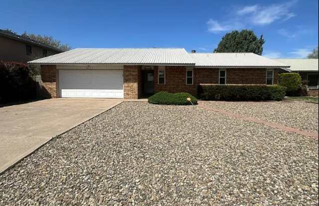 2112 Castle Court