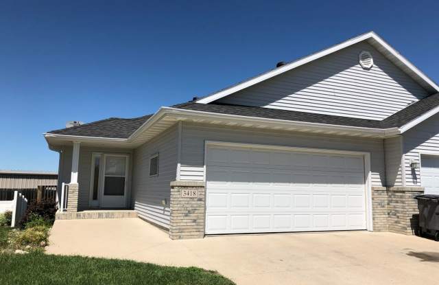 Photo of 4 bdrm/3 bath Townhome for Rent