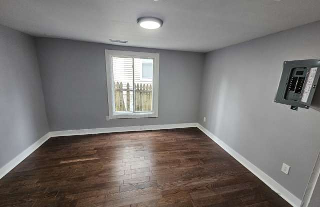 148 Rosette Street - 1F