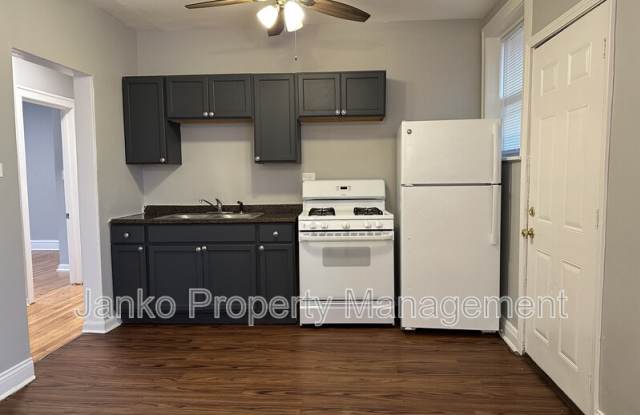 Photo of 5605 W Wabansia Ave