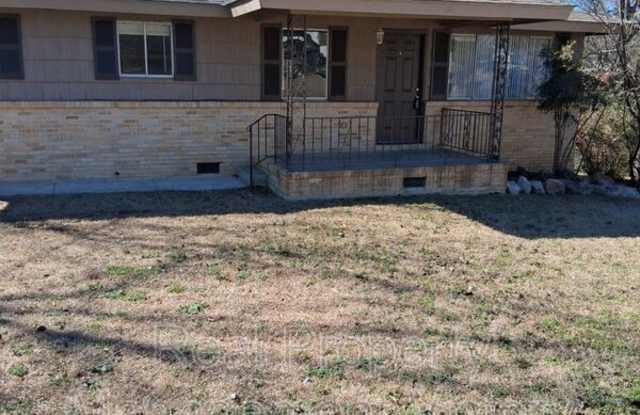 2332 2nd PL NE