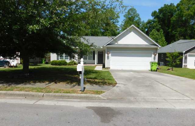 203 Midyette Avenue available now in the Pinecrest Estates HOA - 203 Midyette Avenue, New Bern, NC 28560