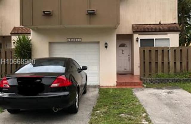 8201 NW 9th Ct - 8201 Northwest 9th Court, Plantation, FL 33324