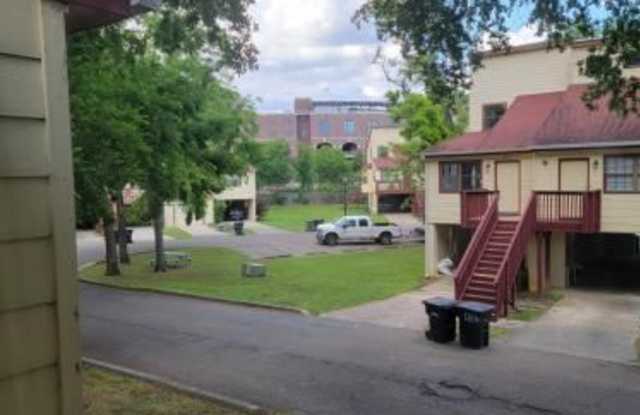 422 Indian Village Trail