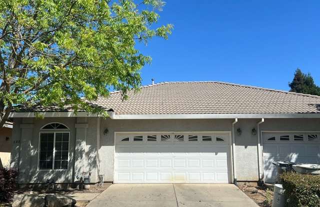 689 Gateway Cir, Merced