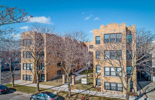 2618-26 N Rockwell
