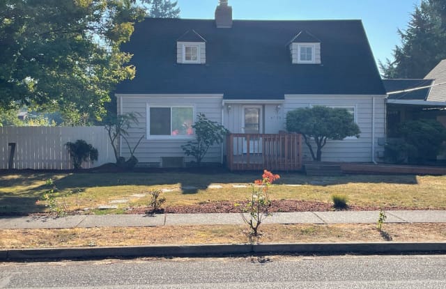 4730 SE Meldrum Ave. - 4730 Southeast Meldrum Avenue, Jennings Lodge, OR 97267