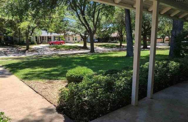 2406 DARTMOUTH STREET