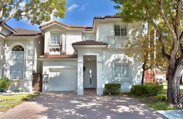 6763 NW 107th Pl DORAL, FL 33178