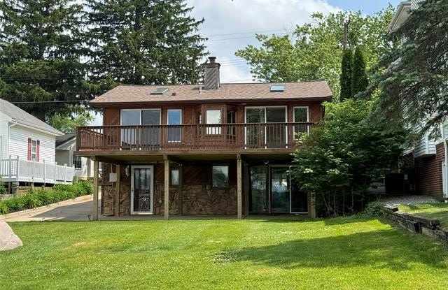 1508 LAKEVIEW Drive