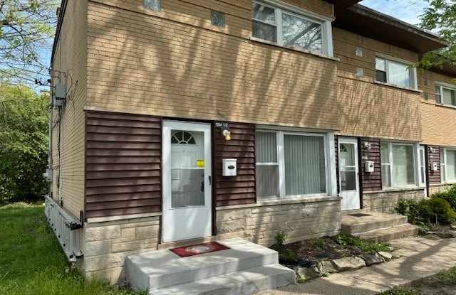 1334 1/2 Wentworth Avenue