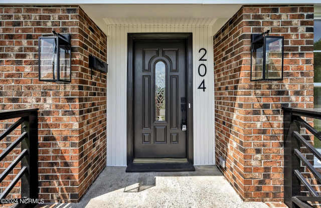 Photo of 204 S Harris St