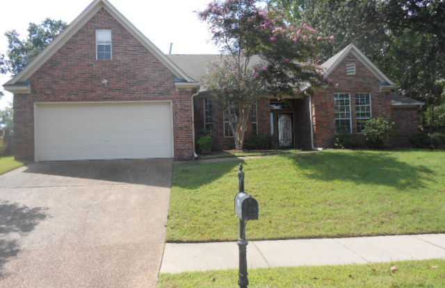 Beautiful 5br/3ba Arlington home with lots of upgrades! Pets are owner approval, fees apply. Carpet only in bedrooms!