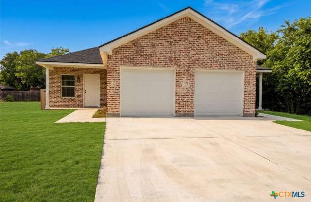 921 Ashwood Drive