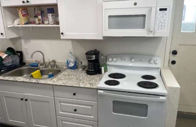 610 S. Loomis Avenue #B