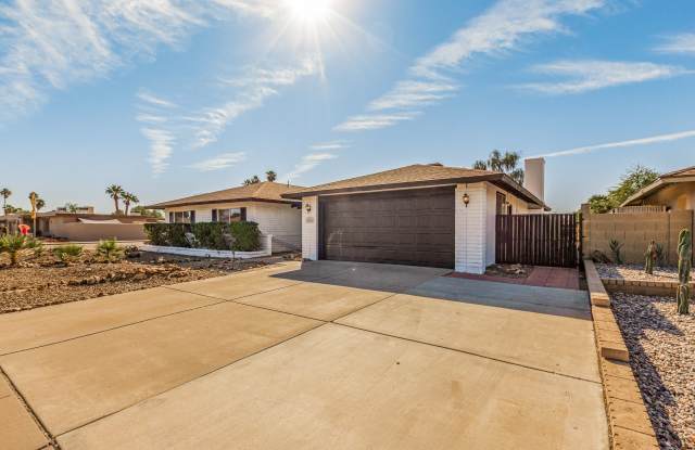 Photo of 1835 E Yale Dr