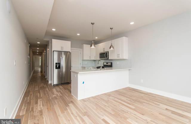 2409 W THOMPSON STREET