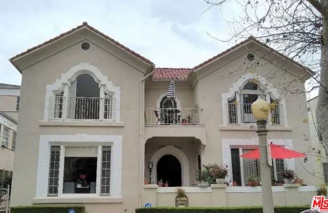 Photo of 326 1/2 N Sycamore Ave