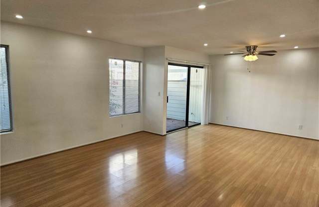 10566 Sunland Boulevard